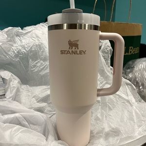 BRAND NEW in original box Stanley Quencher H2.0 Flowstate 40oz